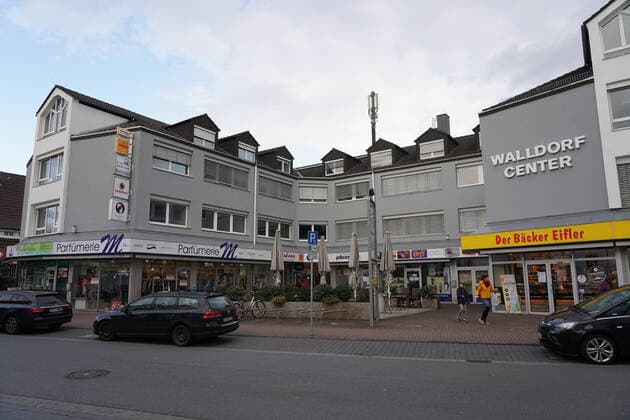 Geschäfte in Walldorf am Bahnhof - Moerfelden-Walldorf 16.03.2021: COVID-19 Schnelltest in der Robert-Koch-Apotheke