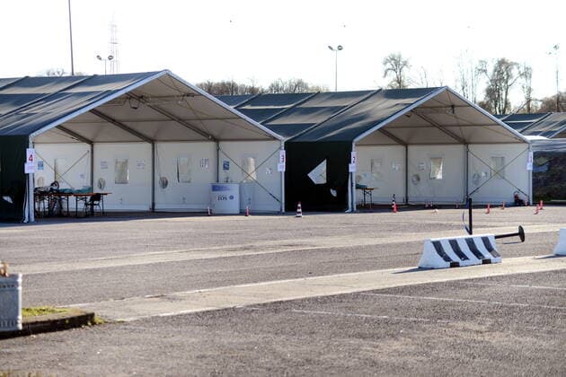 Coronavirus in Italien,AstraZeneca Impfstopp sorgt für Schließung von Impfzentrum in Mailand Milan, Hub for anti-covid vaccinations, Trenno Park managed by the Army, closed due to AstraZeneca vaccine stop Editorial Usage Only  Copyright: xMaurizioxMaulex xIPAx