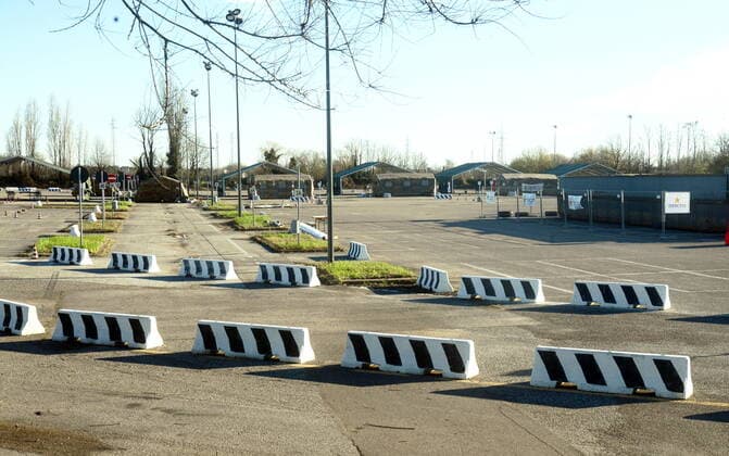 Coronavirus in Italien,AstraZeneca Impfstopp sorgt für Schließung von Impfzentrum in Mailand Milan, Hub for anti-covid vaccinations, Trenno Park managed by the Army, closed due to AstraZeneca vaccine stop Editorial Usage Only  Copyright: xMaurizioxMaulex xIPAx