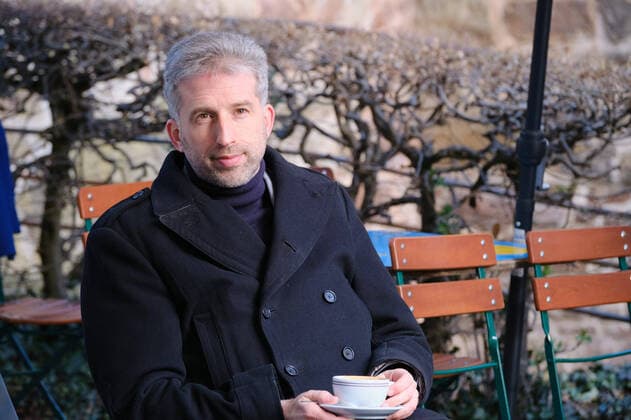 News Themen der Woche KW11 News Bilder des Tages Tuebingen Boris Palmer Tuebingen wird Modellstadt für Corona-Lockerungen, 16.03.2021 Oberbuergermeister Boris Palmer sitzt in der Außengastronomie und trinkt einen Kaffee. Tuebingen, 16.03.2021 Copyright: xEibner-Pressefoto ThomasxDingesx EP_TDS