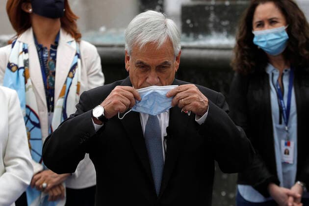 Coronavirus in Chile, Präsident Pinera vor Impf-Uhr in Santiago Santiago, 16 de Marzo 2021 El Presidente de la Republica, Sebastian Pinera, realiza un punto de prensa luego de una reunion con los representantes del Plan Nacional de Inmunizacion; alcaldes representantes de las asociaciones de municipalidades; y universidades. Dragomir Yankovic Aton Chile, Santiago Chile Aton_495181  Copyright: DRAGOMIRxYANKOVIC ATONxCHILE