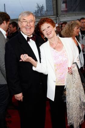 Ernst Herbert Hilbich und Ehefrau Lotti Krekel , Nacht der Legenden 2013 im Schmidts Tivoli , Hamburg Datum: 08.09.2013, Hamburg *** Ernst Herbert Hilbich and wife Lotti Krekel , Night of the Legends 2013 at Schmidts Tivoli , Hamburg Date 08 09 2013, Hamburg Copyright: xEventpressxRHx