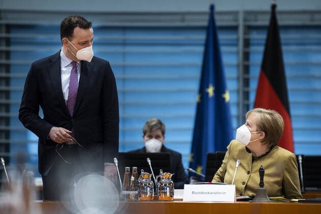 Bilder des Jahres 2021, News 03 März News Themen der Woche KW11 News Bilder des Tages (L-R) Jens Spahn, Bundesminister fuer Gesundheit, und Angela Merkel, Bundeskanzlerin, aufgenommen vor Beginn der woechentlichen Sitzung des Kabinetts in Berlin, 17.03.2021. Berlin Deutschland *** L R Jens Spahn, Federal Minister of Health, and Angela Merkel, Federal Chancellor, photographed before the start of the weekly cabinet meeting in Berlin, 17 03 2021 Berlin Germany Copyright: xFlorianxGaertner photothek.dex