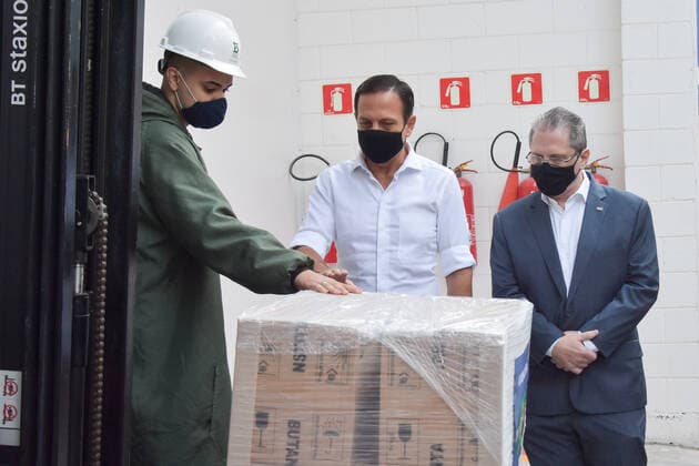 SÃO PAULO, SP - 17.03.2021: SAÍDA DE VACINAS DO INSTITUTO BUTANTAN - João Doria, (PSDB) Governor of São Paulo is monitoring the release of more than 2 million doses of the Butonan Institute& 39;s Coronavac vaccine against Covid-19 (Coronavirus) to the PNI (National Immunization Program) of the Ministry of Health. Wednesday, (17) at the Butantan Institute. In the photo João Doria and Jean Gorinchteyn. x2043427x  RobertoxCasimiro