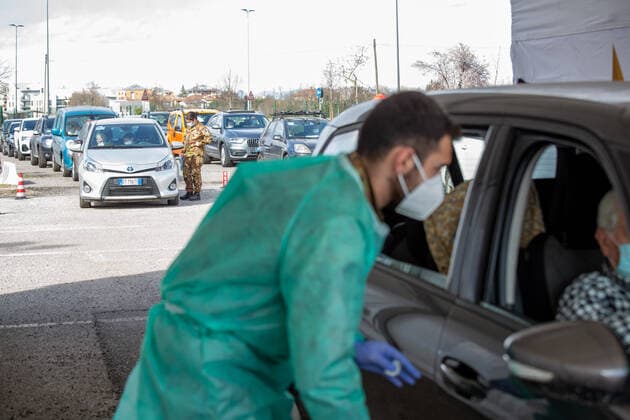 Milan, Covid-19 After a day of closure due to the stop at the nearby AstraZeneca, the drive thru of the army in via Novara has reopened vaccinations for children over 80 with Pfizer vaccine Editorial Usage Only  Copyright: xMassimoxAlbericox xIPAx