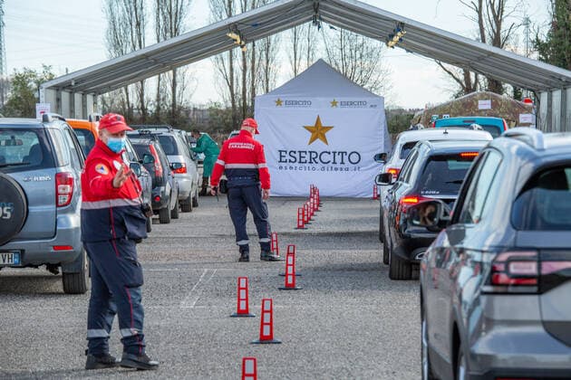Milan, Covid-19 After a day of closure due to the stop at the nearby AstraZeneca, the drive thru of the army in via Novara has reopened vaccinations for children over 80 with Pfizer vaccine Editorial Usage Only  Copyright: xMassimoxAlbericox xIPAx