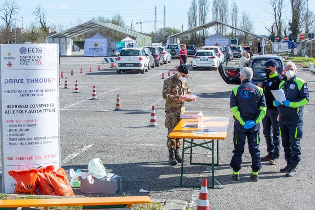 Milan, Covid-19 After a day of closure due to the stop at the nearby AstraZeneca, the drive thru of the army in via Novara has reopened vaccinations for children over 80 with Pfizer vaccine Editorial Usage Only  Copyright: xMassimoxAlbericox xIPAx