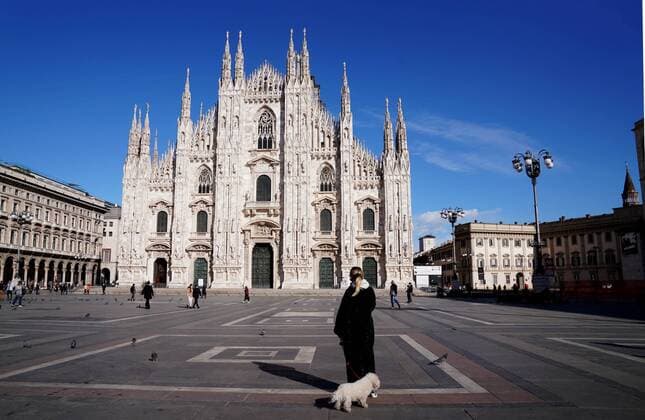 Milan, Few people around the center for the dpcm, red zone, Lockdown for covid in Lombardy, in the photo Piazza Duomo Editorial Usage Only  Copyright: xDuilioxPiaggesix xIPAx