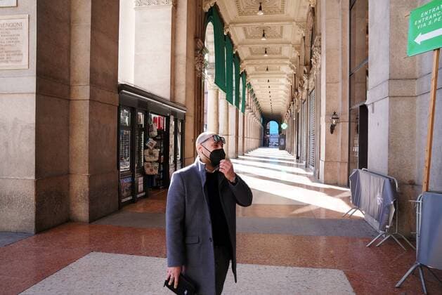 Milan, Few people around the center for the dpcm, red zone, Lockdown for covid in Lombardy, in the photo Piazza Duomo Editorial Usage Only  Copyright: xDuilioxPiaggesix xIPAx