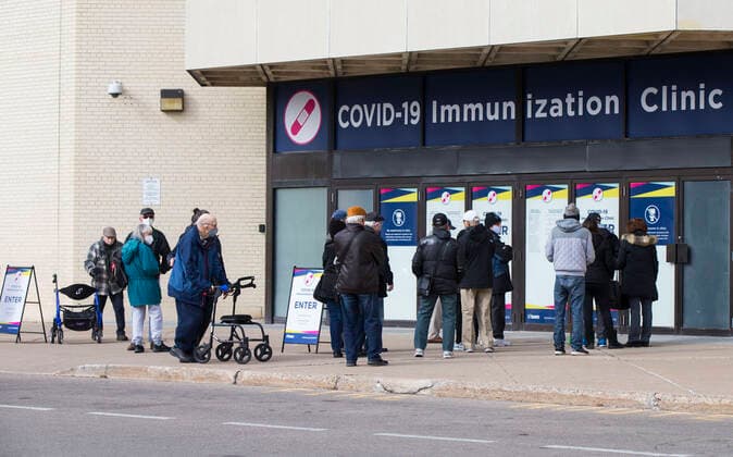 (210317) -- TORONTO, March 17, 2021 -- Eligible seniors line up to enter a COVID-19 immunization clinic in Toronto, Canada, on March 17, 2021. Starting Wednesday, the City of Toronto opened three City-operated COVID-19 vaccination clinics to vaccinate eligible residents born in 1941 or earlier who have confirmed appointments. (Photo by Xinhua) CANADA-TORONTO-COVID-19-IMMUNIZATION CLINICS FOR SENIORS-OPENING ZouxZheng 