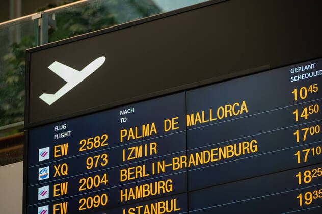 Erster Flug nach Mallorca vom Flughafen Stuttgart In Stuttgart startet der erste Flug nach Palma de Mallorca Euro Wings mit der Flugnummer EW2582 nachdem Mallorca nicht mehr zu den Risikogebieten gehört. Stuttgart Flughafen Stuttgart Baden-Württemberg Germany Copyright: xLeifxPiechowskix