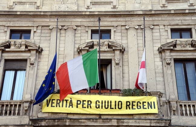 Coronavirus in Italien, Bürgermeister Giuseppe Sala bei Gedenken an Corona-Tote in Mailand Milan, Mayor Giuseppe Sala Commemorates the fallen of the pandemic for Covid 19 in Piazza Scala in front of the flags at half mast of Palazzo Marino Editorial Usage Only  Copyright: xMaurizioxMaulex xIPAx