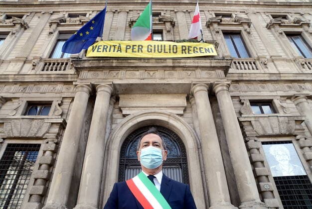 Coronavirus in Italien, Bürgermeister Giuseppe Sala bei Gedenken an Corona-Tote in Mailand Milan, Mayor Giuseppe Sala Commemorates the fallen of the pandemic for Covid 19 in Piazza Scala in front of the flags at half mast of Palazzo Marino Editorial Usage Only  Copyright: xMaurizioxMaulex xIPAx