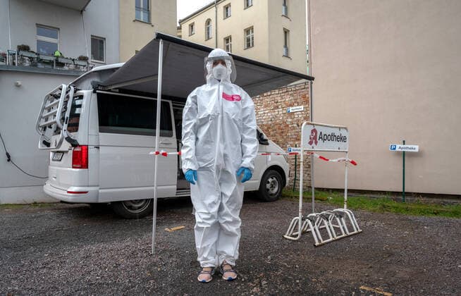 Gesundheit Tourismus Wetter Reisen 18.03.2021 Potsdam Landeshauptstadt Land Brandenburg kostenlose Antigen-Schnelltests ohne Termin Einwohnerinnen und Einwohner der Stadt Potsdam können das Angebot gratis nutzen auf dem Parkplatz im Hof der Alhorn-Apotheke Cecilie, Friedrich-Ebert-Straße 35, 14469 Potsdam Covid 19 Potsdam Apotheke Brandenburg Deutschland