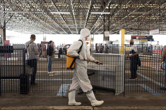 SÃO PAULO, SP - 18.03.2021: DESCONTAMINAÇÃO TERMINAL SANTO ANDRÉ OESTE - This Thursday (18), EMTU and the 2nd Police Battalion of the Brazilian Army carry out decontamination of the Santo André Oeste Terminal. The same service will be performed on other dates at the other terminals of the ABD metropolitan corridor. The partnership seeks to expand the protection of the population against the coronavirus. A chlorine-based solution is used for sanitizing and disinfecting, which will be applied mainly in areas with greater movement of people. x2043951x  VincentxBosson