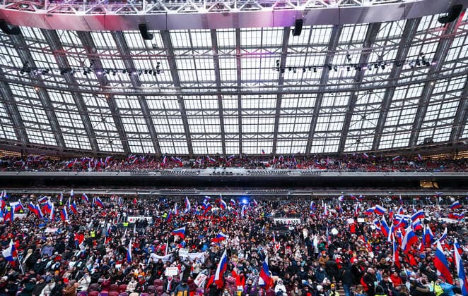 Moskau, Wladimir Putin bei Konzert zum 7. Jahrestag der Krim-Annexion MOSCOW, RUSSIA - MARCH 18, 2021: Spectators at a concert marking the 7th anniversary of the reunification of the Republic of Crimea and the city of Sevastopol with Russia, at Luzhniki Stadium. Stanislav Krasilnikov TASS  TS0F9C8A