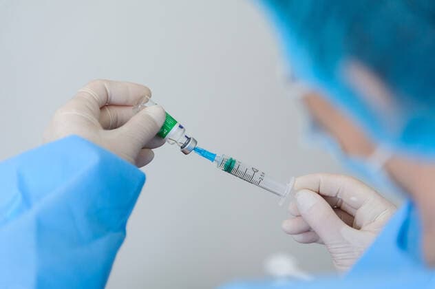Coronavirus in der Ukraine, Impfung mit AstraZeneca Impfstoff in Lwiw March 18, 2021, Lviv, Ukraine: A health worker prepares a doze of AstraZeneca (Covishield) vaccine at the hospital..The Ministry of Health of Ukraine has publicly vaccinated health workers first with the drug AstraZeneca (Covishield) vaccine against COVID-19. From March 19, a lockdown is to be introduced in Lviv until March 28. The need for strict quarantine is due to the rapid increase of the number of patients with Covid-19. Lviv Ukraine - ZUMAs197 20210318_zaa_s197_087 Copyright: xMykolaxTysx