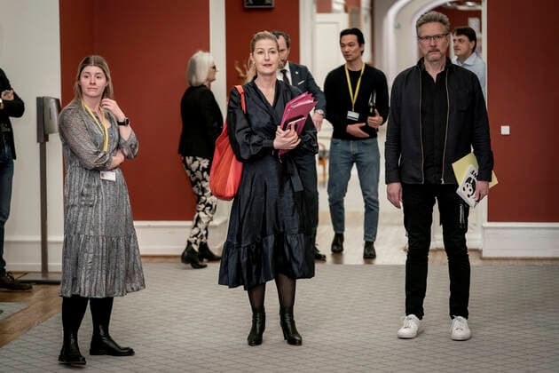 Coronavirus in Dänemark, Minister beraten über Lockerungen der Corona-Maßnahmen Sofie Carsten Nielsen (RV) og Torsten Gejl ankommer til moede i Statsministeriet om en yderligere genaabning af landet, paa Christiansborg torsdag den 18. marts 2021.. , Copenhagen Denmark Copyright: RitzauxScanpix MadsxClausxRasmussenx cop103 spdk20210318-183615-L
