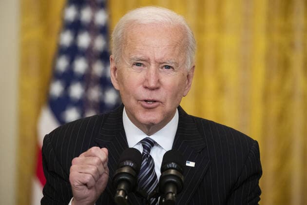 Coronavirus in den USA, Joe Biden verkündet fast 100 Millionen Impfungen seit Amtsantritt US President Joe Biden delivers remarks on the state of COVID-19 vaccinations, in the East Room of the White House in Washington, DC, on March 18, 2021. The United States has surpassed 100 million COVID-19 vaccine doses administered.  WAX20210318770 MichaelxReynolds