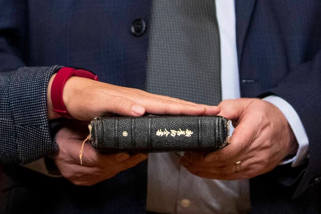 March 18, 2021, Washington, District of Columbia, USA: Katherine Tai during her ceremonial swearing as United States Trade Representative by Vice President Kamala Harris in the Vice President s Ceremonial Office in the Eisenhower Executive Office Building in Washington, DC, USA, 18 March 2021. Tai was sworn in with a Chinese language bible Washington USA - ZUMAs152 20210318_zaa_s152_292 Copyright: xShawnxThewx-xPoolxViaxCnpx