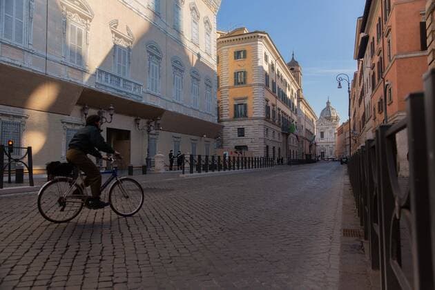 Mar 18, 2021 - Rome, Italy - Rome is living the first week of another lockdown related to COVID-19. Tight measures should stay in place at least till Easter. Rome - ZUMAm174 20210318_int_m174_009 Copyright: xFrancescoxMoltenix