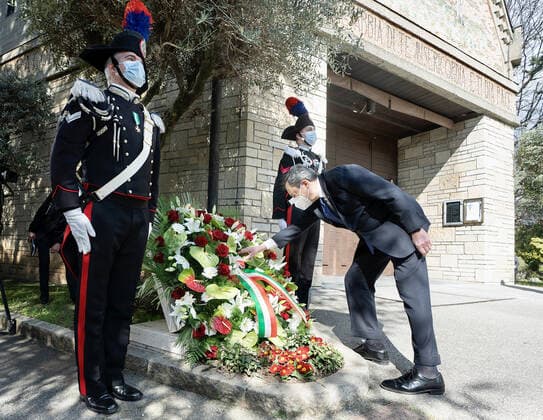 (210319) -- BERGAMO, March 19, 2021 -- Italian Prime Minister Mario Draghi lays a flower wreath during an activity to mark the first National Day of Remembrance for COVID-19 victims in Bergamo, Italy, March 18, 2021. Italy on Thursday marked the first National Day of Remembrance for COVID-19 victims. According to the Health Ministry s data updated to Wednesday, Italy s death toll reached 103,432. Overall, it counts more than 3.2 million coronavirus cases, which included the deaths, plus over 2.6 million recoveries, and over 539,000 active infections. TO GO WITH Feature: Italy marks 1st National Day for COVID-19 victims () ITALY-COVID-19-NATIONAL DAY OF REMEMBRANCE-VICTIMS PoolxviaxXinhua 
