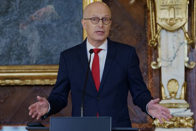Erster Bürgermeister Dr. Peter Tschentscher mit Sozialsenatorin und Gesundheitssenatorin Dr. Melanie Leonhard geben ein Pressestatement zur aktuellen Corona-Lage in Hamburg ab -;Erster Bürgermeister Dr. Peter Tschentscher mit Sozialsenatorin und Gesundheitssenatorin Dr. Melanie Leonhard geben ein Pressestatement zur aktuellen Corona-Lage in Hamburg ab -, Hamburg Hamburg Deutschland Rathaus