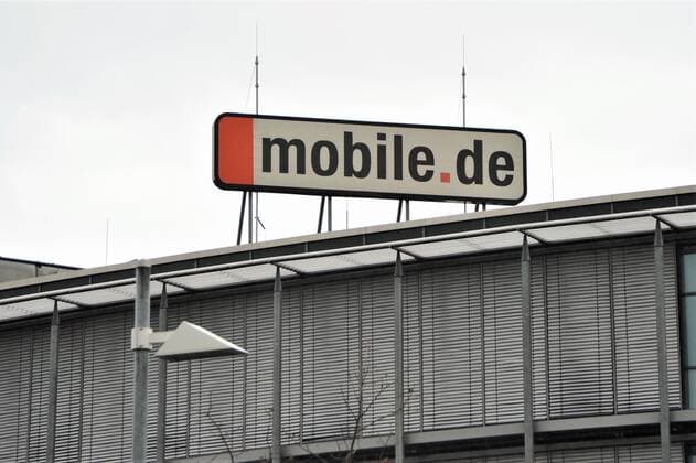 Die mobile.de GmbH ist ein seit 1996 bestehender Online-Fahrzeugmarkt. Die Plattform richtet sich an Privatkunden sowie Kfz-Haendler und ermoeglicht den An- und Verkauf von Neu- und Gebrauchtwagen. Foto: Zentrale in Berlin-Kleinmachnow