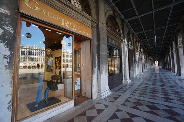 VENICE, LOCKDOWN SECOND SEASON Lockdown second season in Venice, fashion shop and art gallery out of service due to covid emergency, in st. Markus Square. Venezia Italy