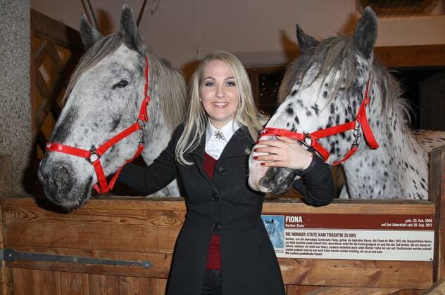 Kathrin Glock, ErÜffnung des traditionellen Weihnachtsmarktes auf Gut Aiderbichl Henndorf bei Salzburg am 10.11.2015 *** Kathrin Glock, Opening of the traditional Christmas market at Gut Aiderbichl Henndorf near Salzburg on 10 11 2015 Copyright: xEventpressxGulottax