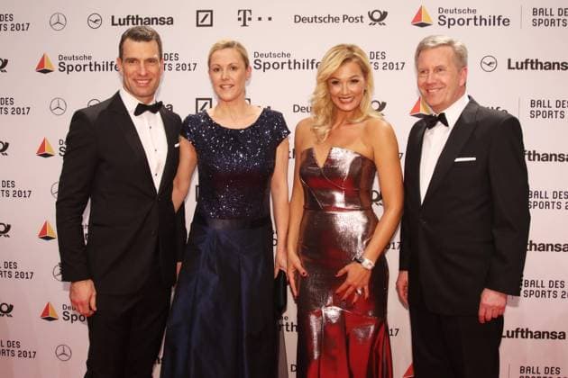 Dr. Michael Ilgner (Sporthilfe), Bettina Wulff, Franziska van Almsick, Christian Wulff auf dem Roten Teppich beim 47. Ball des Sports der Stiftung Deutsche Sporthilfe am 4. Februar 2017 in Wiesbaden. *** Dr Michael Ilgner Sporthilfe , Bettina Wulff, Franziska van Almsick, Christian Wulff on the Red Carpet at the 47 Ball des Sports of the Stiftung Deutsche Sporthilfe in Wiesbaden on February 4, 2017. Copyright: xEventpressxGolejewskix