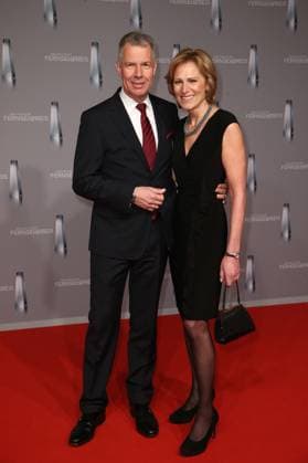 Peter Kloeppel und Frau Carol auf dem Roten Teppich bei der Verleihung - Der Deutsche Fernsehpreis 2016 - in den Rheinterasse in Duesseldorf *** Peter Kloeppel and wife Carol on the Red Carpet at the German Television Award 2016 in the Rheinterasse in Duesseldorf Copyright: xEventpressFuhrx