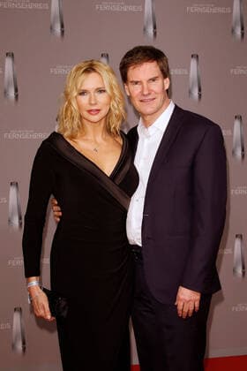 Veronica Ferres mit Ehemann Carsten Maschmeyer auf dem Roten Teppich bei der Verleihung des Deutschen Fernsehpreises in der Rheinterrasse in Du?sseldorf. *** Veronica Ferres with husband Carsten Maschmeyer on the Red Carpet at the German Television Awards in the Rheinterrasse in Du sseldorf Copyright: xEventpressxGolejewskix
