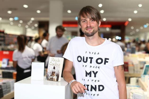 Axel Schreiber gestorben Axel Schreiber beim Empfang zur Neueröffnung der Hugendubel Buchhandlung in Steglitz dem exklusiven Hugendubel Pre- Opening bei Hugendubel Steglitz, Schlossstraße 110, 12163 Berlin *** Axel Schreiber at the reception for the new opening of the Hugendubel bookstore in Steglitz the exclusive Hugendubel Pre Opening at Hugendubel Steglitz, Schlossstraße 110, 12163 Berlin Copyright: xEventpressxRadkex