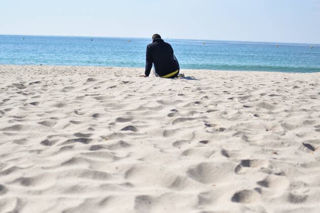 Coronavirus in Frankreich, Eindrücke aus Cannes Coronavirus en France: 3e week-end de confinement a Cannes. Cannes, 3eme Confinement (2021) : Des mesures de confinement inedites s appliquent a partir de ce week-end dans seize departements de France, notamment en region parisienne, dans le nord du pays, mais aussi en Normandie. Ce confinement acte III est plus souple que les precedentes editions : il est desormais possible de se promener sans limite de duree dans un rayon de dix kilometres, muni de son attestation de deplacement. 266186 2021-03-20 _sans_perso  Copyright: xL.Urmanx xStarfacex STAR_266186_031