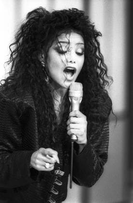 LaToya Jackson (Popsängerin) 12 87 ru LaToya Jackson im Dezember 1987 in Die verflixte 7 , ARD USA Amerikanerin amerikanische Frau Sängerin Gesang Pop Popmusik Model? Fotomodell TV-Show Fernsehshow Fernsehen us american female singer hoch Portrait halb stehend singend gestikulierend live Auftritt Bühne sw La Toya *** LaToya Jackson pop singer 12 87 ru LaToya Jackson in December 1987 in Die verflixte 7 , ARD USA american american female singer singing pop pop music model model TV show television show television us american female singer tall portrait half standing singing gesticulating live performance stage sw La Toya