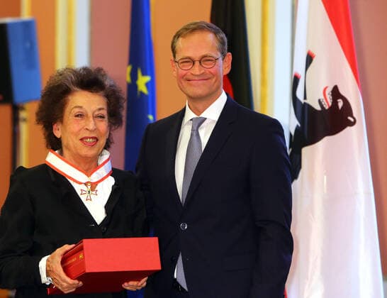 Preistraegerin Lea Rosh bei der Verleihung der Verdienstorden des Landes Berlin; Berliner Rathaus, Fest- und Wappensaal in Berlin *** Laureate Lea Rosh at the award ceremony of the Order of Merit of the State of Berlin Berlin City Hall, Festival and Coat of Arms Hall in Berlin Copyright: xEventpressxHHHx