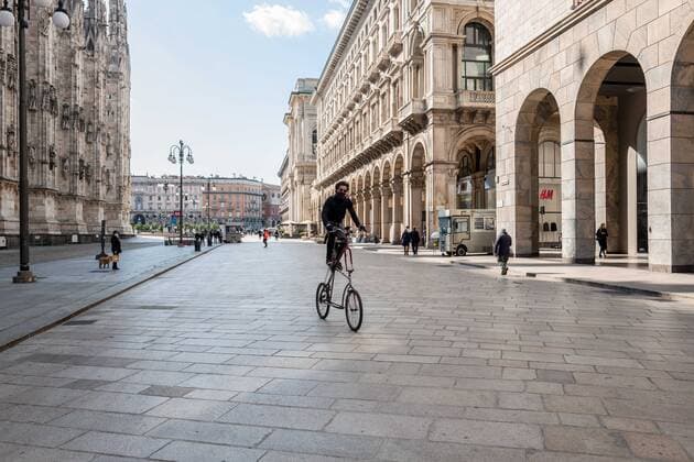 Milan. Red area streets in the center few people restaurants shops and bars closed In the photo corso vittorio emanuele Editorial Usage Only  Copyright: xCarloxCozzolix xIPAx