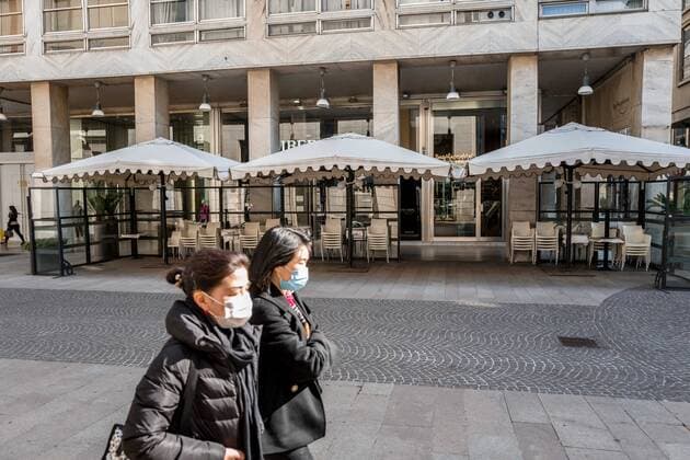 Milan. Red area streets in the center few people restaurants shops and bars closed In the photo corso vittorio emanuele Editorial Usage Only  Copyright: xCarloxCozzolix xIPAx
