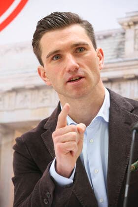 Frank Franz, NPD Parteivorsitzenden, bei der Pressekonferenz zum NPD-Verbotsverfahren und AFD Erststimmen Kampagne in der NPD-Bundesgeschaeftsstelle. Copyright: xEventpressxRekdalx