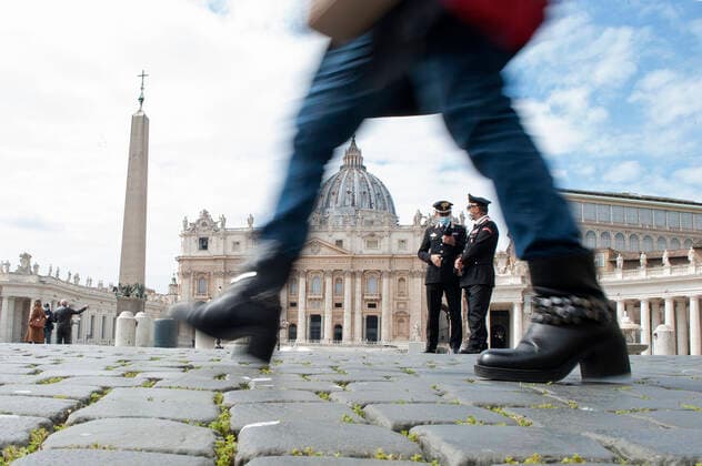 March 21, 2021 People gather outside St. Peter s Square during Pope Francis Angelus prayer, at the Vatican  Copyright: x AlessiaxGiuliani CPPx xIPAx x CatholicxPressxPhotox