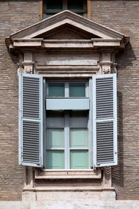 Italy: Vatican City in red zone A view of the closed window of the apostolic palace from which the Pope usually delivers its weekly Angelus. Faithful are not allowed in Saint Peter square in limited numbers and wearing masks due to so called red zone taken by italian government against Covid-19 pandemic spread. Vatican city Vatican Vatican Copyright: Giuseppex Pino xFama