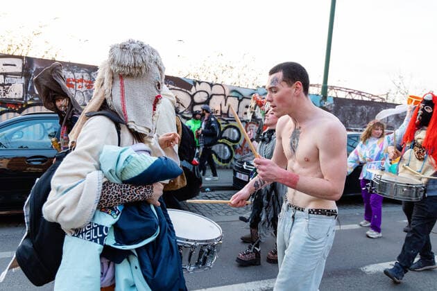 March 20, 2021, Brussels, Belgium: wild carnival and dance without masks in brussels for culture Brussels Belgium - ZUMAb331 20210320_zaf_b331_115 Copyright: xArnaudxBrianx