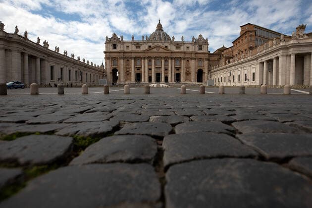 Italy: Vatican City in red zone A view of Saint Peter Basilica on March 21st 2021 Faithful are not allowed in Saint Peter square in limited numbers and wearing masks due to so called red zone taken by italian government against Covid-19 pandemic spread. Vatican city Vatican Vatican Copyright: Giuseppex Pino xFama