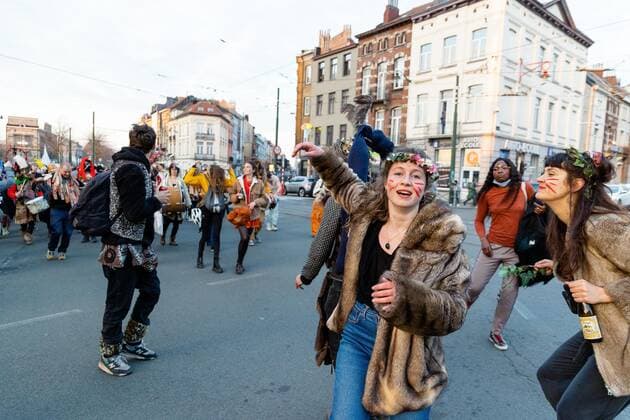 March 20, 2021, Brussels, Belgium: wild carnival and dance without masks in brussels for culture Brussels Belgium - ZUMAb331 20210320_zaf_b331_119 Copyright: xArnaudxBrianx