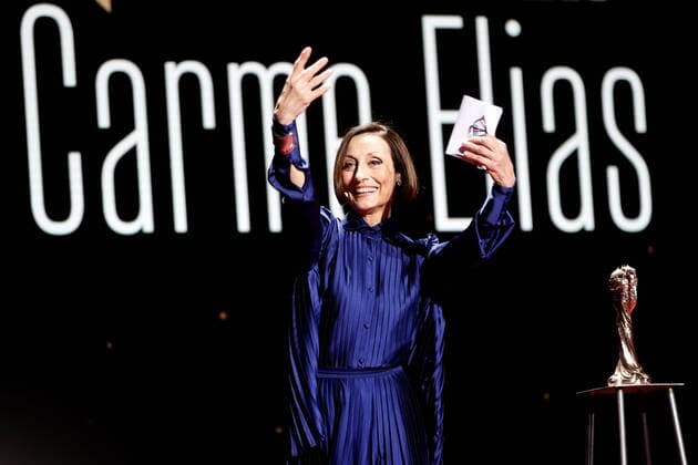 Bilder des Jahres 2021, Entertainment 03 März Entertainment Themen der Woche KW11 Entertainment Bilder des Tages Spanish actress Carme Elias reacts after receiving the Honor Gaudi Award for her career during the 13th Gaudi Awards gala held in Barcelona, Catalonia, Spain, 21 March 2021. Catalan Film Arts and Sciences Academy s Gaudi Film Awarding ceremony !ACHTUNG: NUR REDAKTIONELLE NUTZUNG!  Copyright: xMartaxPerezx GRAFCAT009 20210321-637519536464631084