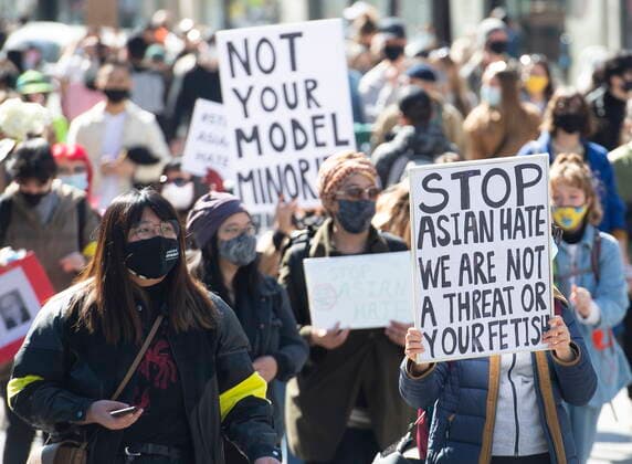 Kanada, Nach Attentat in Atlanta Proteste gegen Rassismus gegen Asiaten in Montreal March 21, 2021, Montreal, PQ, Canada: People hold up signs against racism against Asians and in memory of the people murdered in Atlanta during a demonstration in Montreal, Sunday, March, 21, 2021. Montreal Canada  - ZUMAc35_ 20210321_zaf_c35_031 Copyright: xGrahamxHughesx