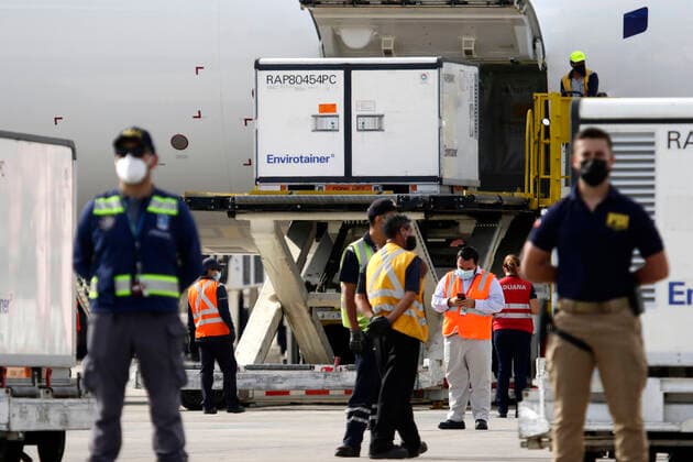 Santiago 21 March 2021 Authorities receive the sixth shipment of Sinovac Vaccines against covid 19 composed of 2 million doses, these were received at the Nuevo Pudahuel Airport Javier Salvo Aton Chila, Santiago Chile Aton 496188  Copyright: JAVIERxSALVO ATONxCHILE