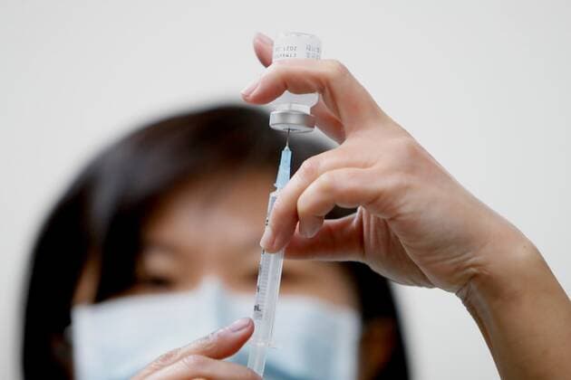 March 22, 2021, Taipei, Taipei, Taiwan: A nurse prepares a dose of AstraZeneca vaccine against Covid-19, as Taiwan begins vaccinations, at Far Eastern Hospital in Taipei. Medical workers including doctors and nurses, predominant officials and those aged 65 or above will be inoculated first across Taiwan whilst the Taiwanese vaccines remain clinical trials. Taipei Taiwan - ZUMAs313 20210322_zip_s313_006 Copyright: xDanielxCengxShou-Yix