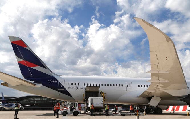 (210322) -- SANTIAGO, March 22, 2021 () -- The sixth shipment of COVID-19 vaccines from Chinese pharmaceutical firm Sinovac arrive at the Santiago international airport in Santiago, Chile, March 21, 2021. (Chilean Ministry of Health Handout via ) CHILE-SANTIAGO-CHINESE COVID-19 VACCINE-ARRIVAL Xinhua 